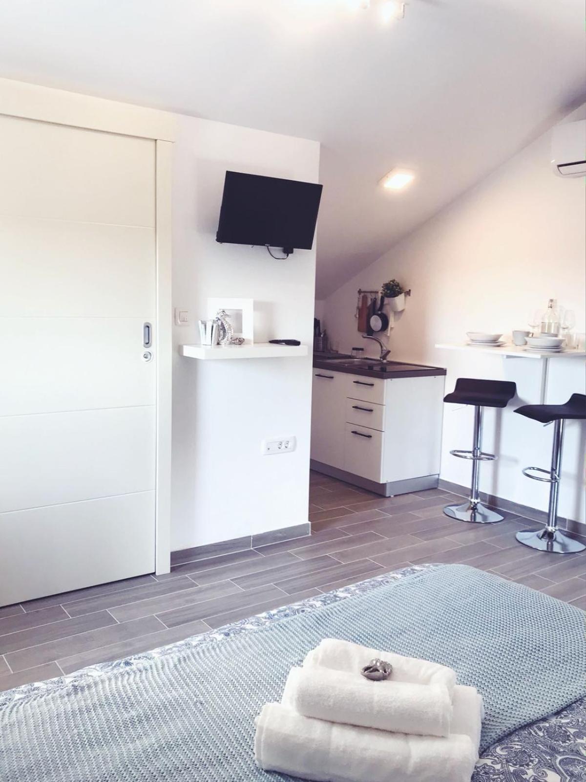 Apartma Borghetto *