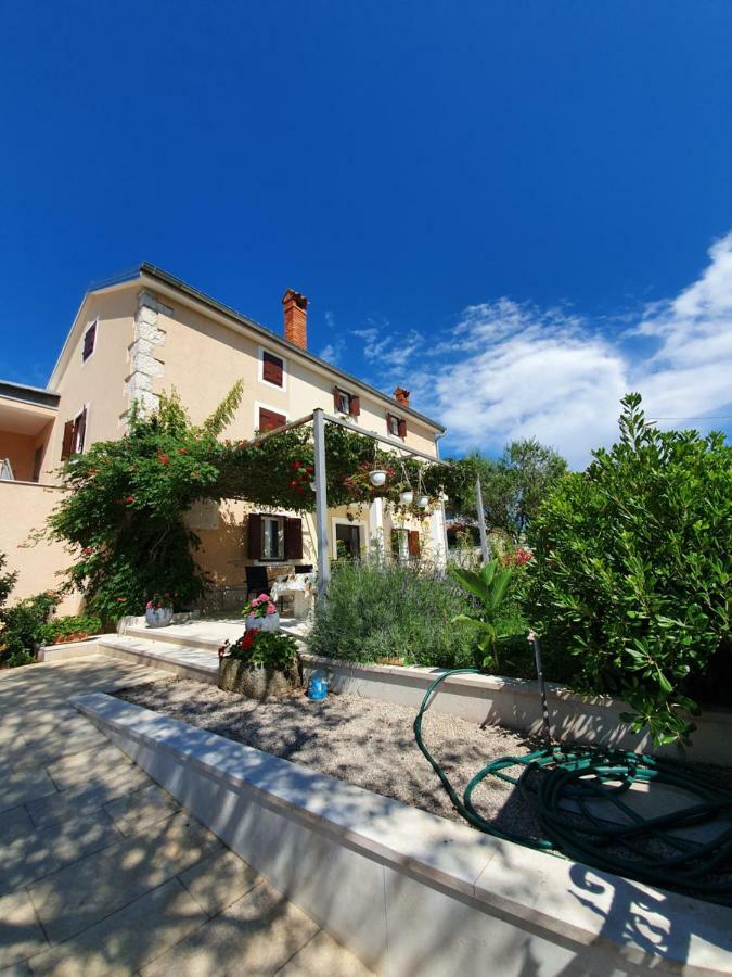 Apartma Borghetto *